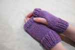 fingerless gloves 2 - pink heather - no buttons in action
